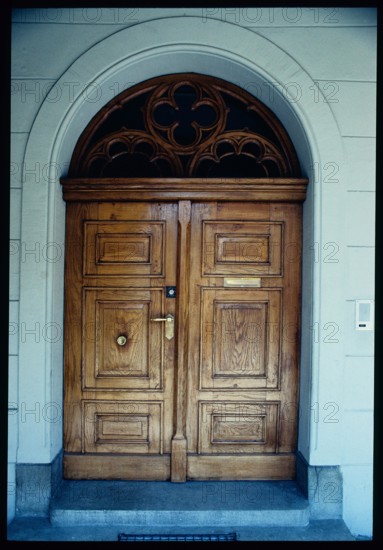 Old round arched door, Wil 1984