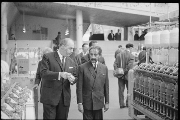 Emperor Haile Selassie (r) with director Ruckstuhl at the Expo in Lausanne, 1964