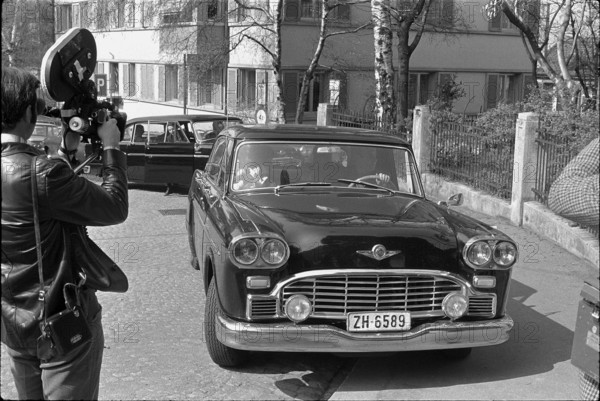 Journalists and photographers are waiting for the arrival of the family near Solzhenitsyn's home at the Stapferstrasse