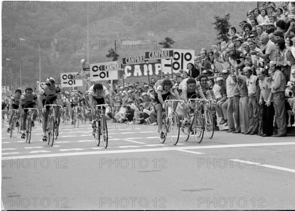 Tour de Suisse 1974: Sprint with Eddy Merckx