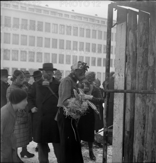 Instruction of the auxillary fire brigade, gas mask; 1940
