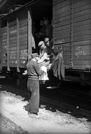 Transport of Austrian war prisoners through Switzerland.
