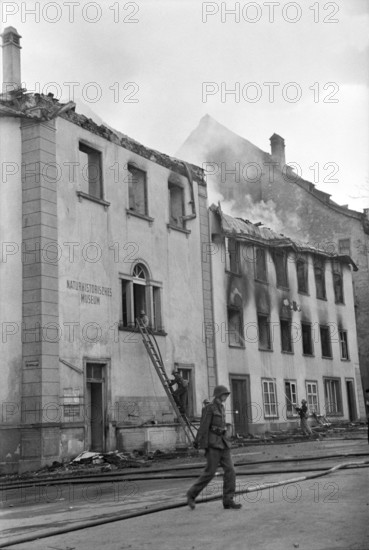 WW 2: bomb airdrop, dropping; fire fighting operations, Schaffhausen 1944.