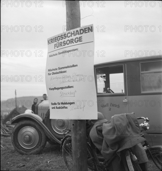 WW 2: bomb airdrop, dropping in Zurich, 1945; aid for victims of war damages.