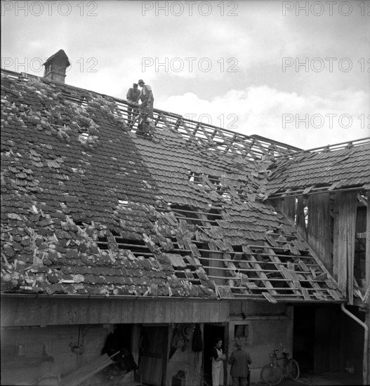 WW 2: bombing in Switzerland; bomb airdrop, dropping in Riggisberg, 1943.