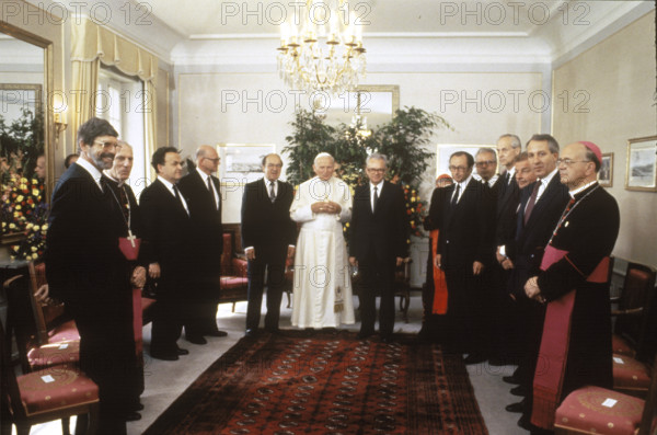 Pope visits Switzerland 1984, Lohn: meeting with the Members of the Federal Council