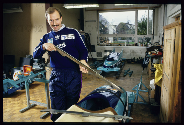 Gustav Weder, bobber, holding bob runner 1991