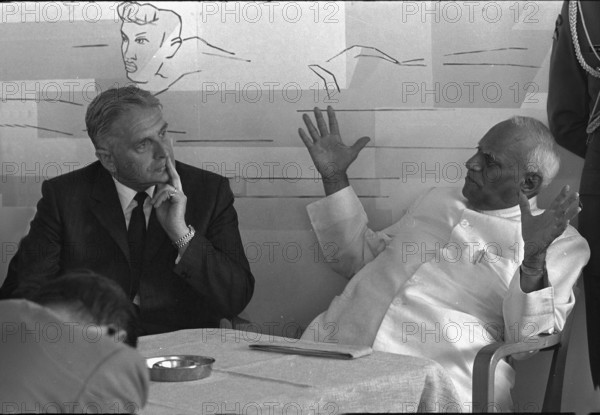 Ernst Brugger talking with the Indian President VV Giri; 1970