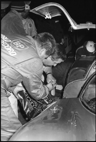 World record attempt in Monza 1967: Working on the Porsche 906