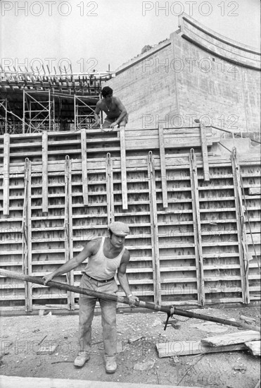 Guest workers on a construction site, 1973