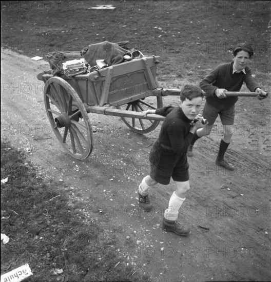 WW2: War economy; young people collecting waste