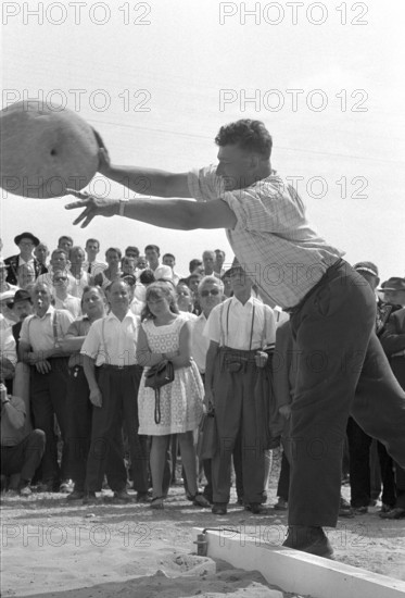 Swiss Wrestling Festival 1966 in Frauenfeld: Stonethrowing