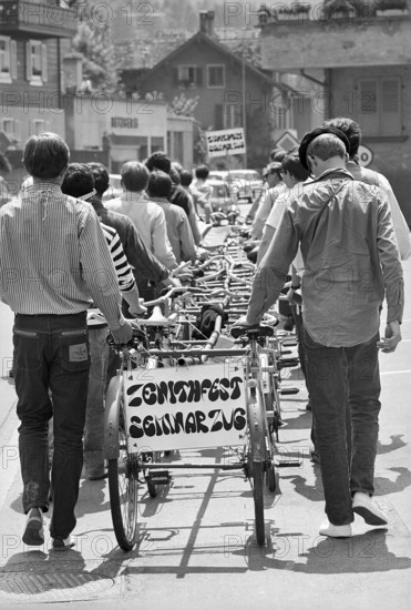 Bicycle for 28 people, 1967