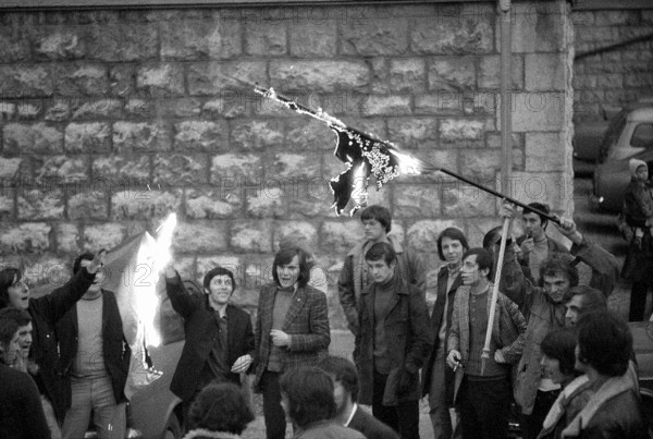 Burning of flag at Béliers demonstration in Reconvilier, 1972