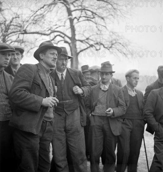 Gais, farmers in Sunday best during a Gant; 1942