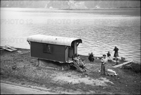Yenish people near Alpnachstad, 1944