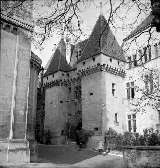Neuenburg Castle, 1947