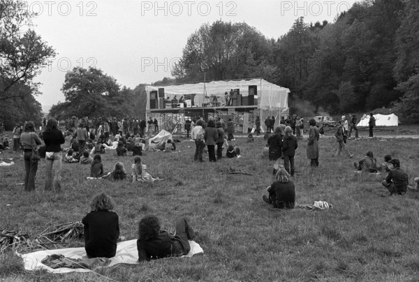 Openair concert to mark the closure of the Café Odeon, 1972