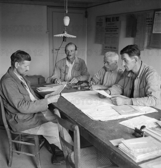 Champmartin, four men during a meeting