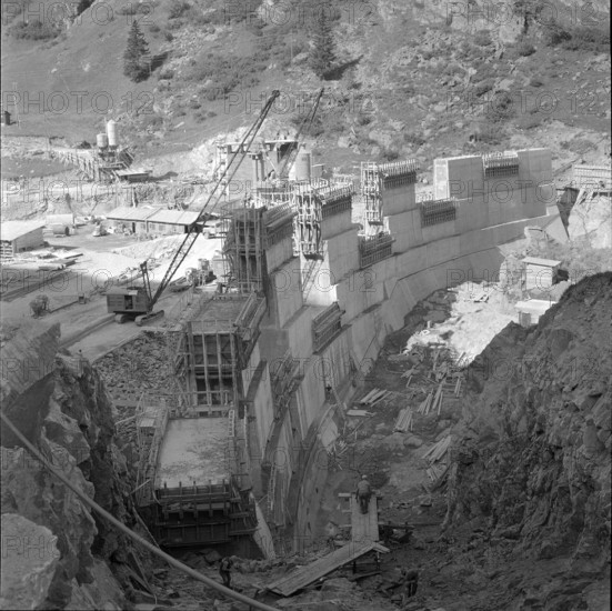 Barrage des Toules construction site 1958