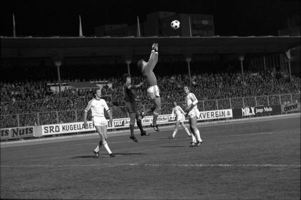 Champions Cup semifinal 1977: FC Zurich vs. FC Liverpool; Fischbach, Keegan, Grob