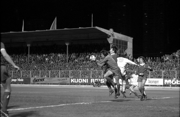 Champions Cup semifinal 1977: FC Zurich vs. FC Liverpool; Clemens, Risi