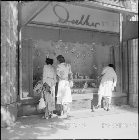 Women in front of shop windows, Bahnhofstrasse Zurich, 1952