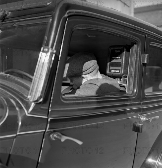 Bern, taxi driver, waiting, sleeping; 1943