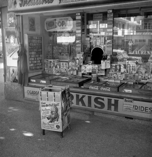 Kiosk by Mrs. A. Hugi: Advertising for Das Beste, 1948