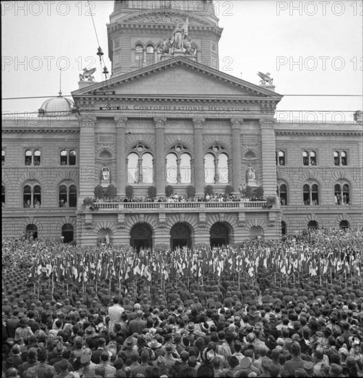 Celebration of the end of the war at the Federal Palace in Bern, August 19, 1945