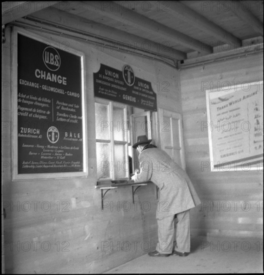 Customer at the UBS counter in GenevaCointrin Airport 1947