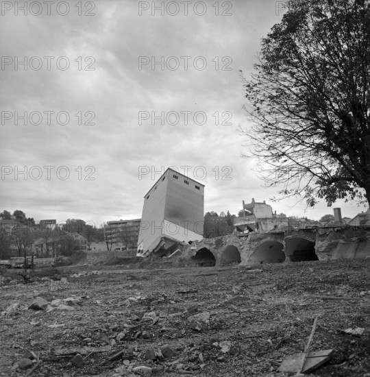 Grain silo tilted after blasting, Basel 1965