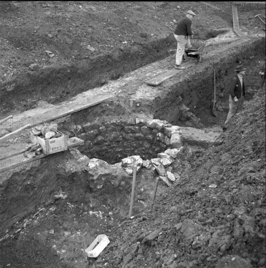 Excavation of Roman officers' quarters in Windisch, 1954