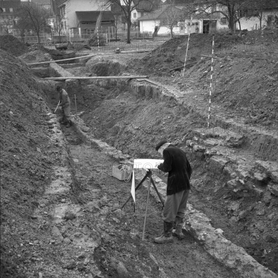 Excavation of Roman officers' quarters in Windisch, 1954