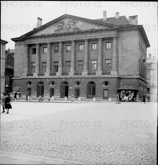 Neuenburg Town Hall, 1944