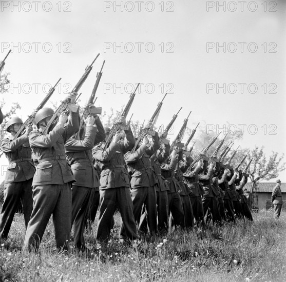 Salute of honor, funeral of military pilot Gruber, Obfelden 1962