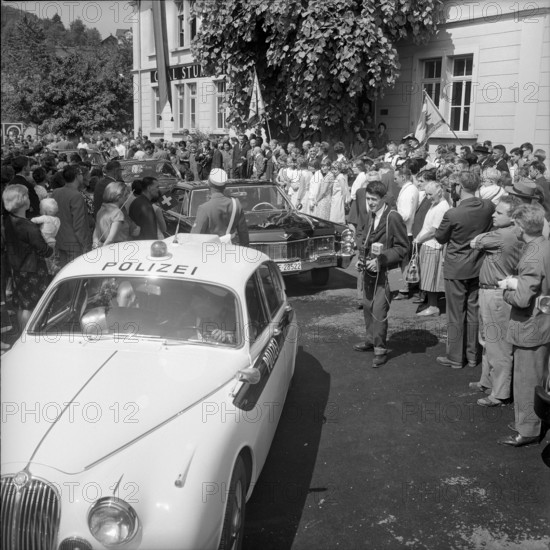 Gontenschwil; the Federal Council visits a cigar factory, 1966