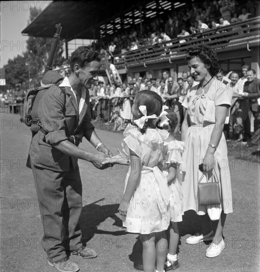Gun runner with girl, Bern Gun Run 1949