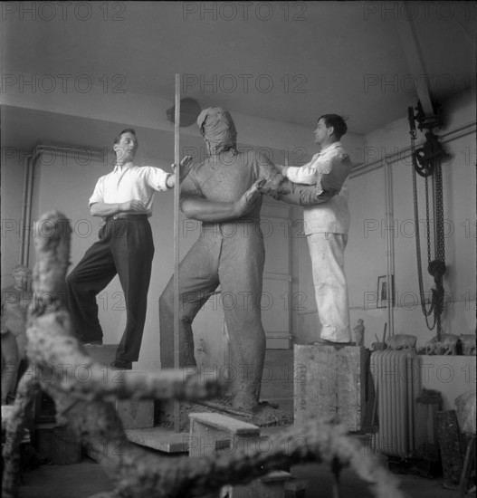 Creation of the soldiers' memorial by Ernst Suter, 1949