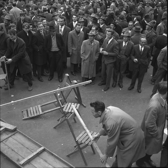 farmers' demonstration; build a barricade; 1961