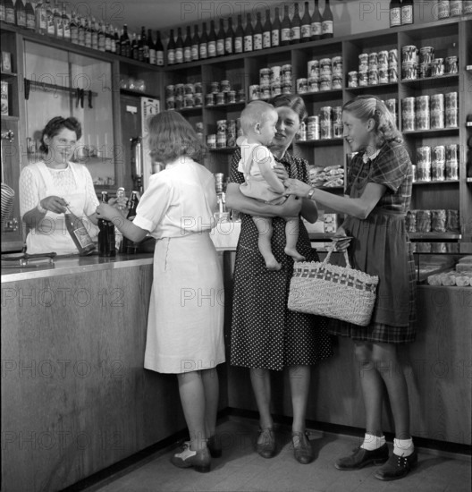 Saleswoman and customers in a grocery store, 1945