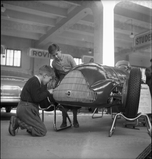 Motor Show 1949: Young exhibition visitors