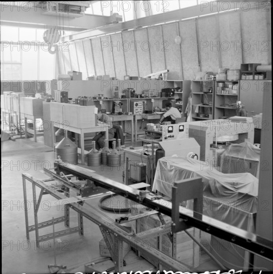 CERN workshop, proton experimental chamber 1956