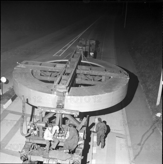 CERN cyclotron magnet coil reaches Geneva in 1955