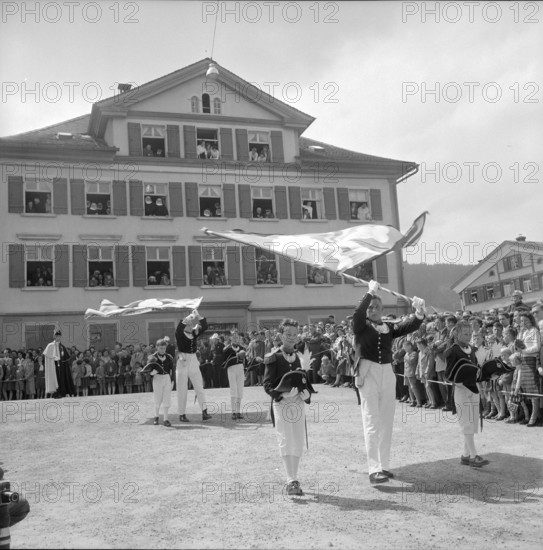 Appenzell: Flag wavers at the Landsgemeinde 1957