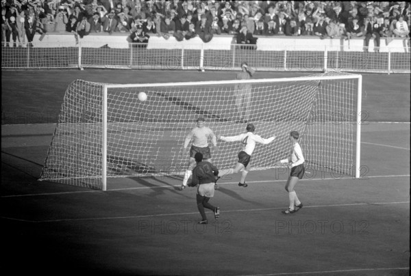 1966 World Cup semifinal in England: England vs. Portugal