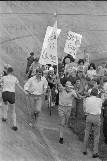 Tour de Suisse 1968: Celebrations for winner Louis Pfenninger