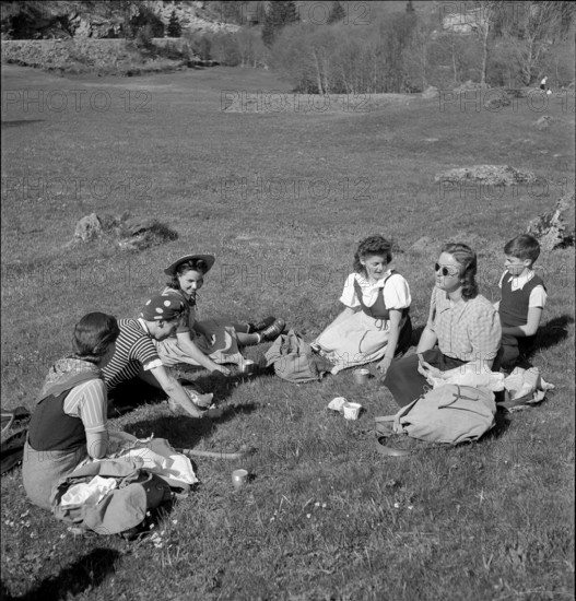 Young women at a picnic, 1942