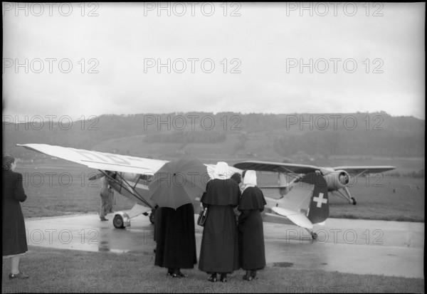 Free sightseeing flight for Bernese nurses 1950