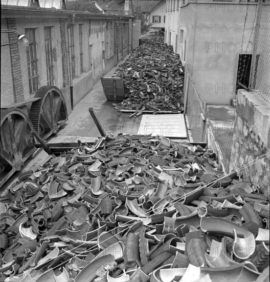 Cutup used tires; 1941